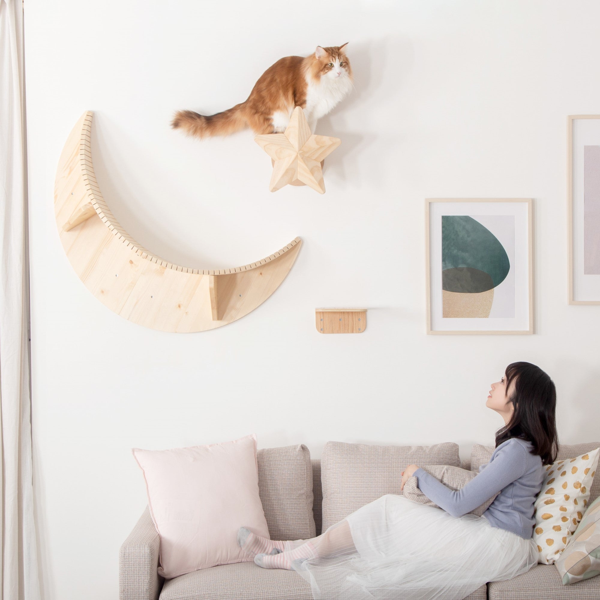 MYZOO Star 爪とぎポール。良質なサイザル麻が使用されるため耐久性が抜群。 壁付けタイプでキャットウォークとして使用しても可能です。